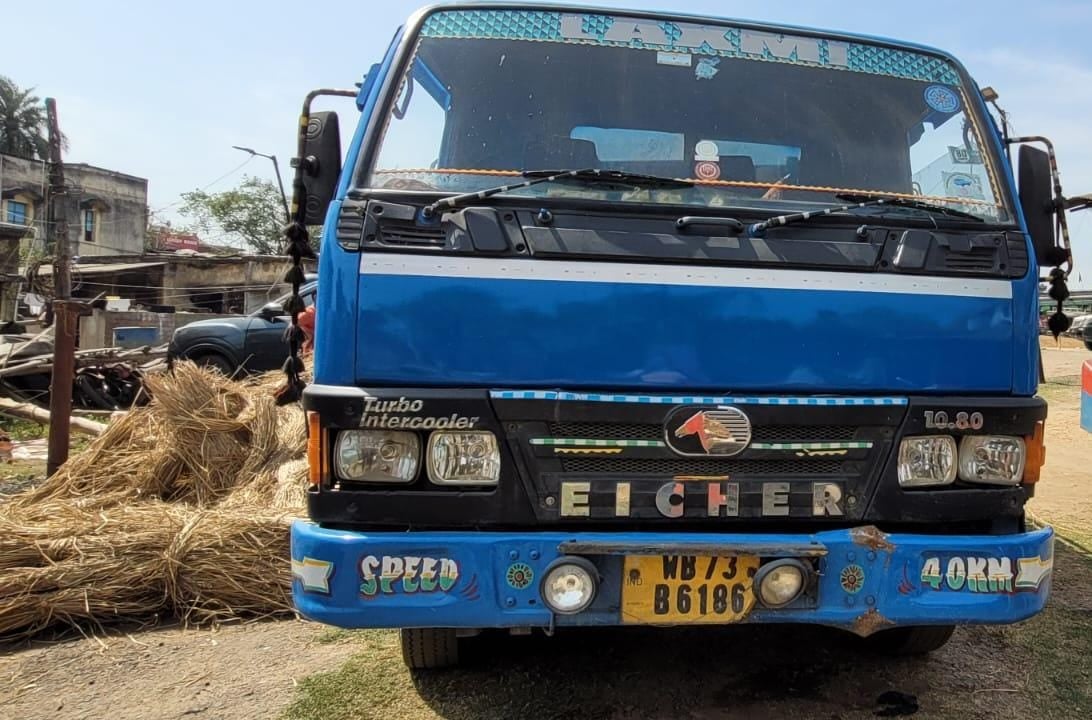 Dumka: हंसडीहा पुलिस को मिली सफलता, अवैध शराब लोड ट्रक को किया जब्त