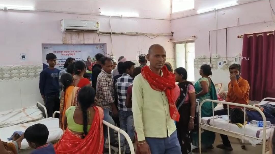 अजब प्रेम की गजब कहानी! प्रेमी ने जैसे ही भरी प्रेमिका की मांग, दूसरे प्रेमी ने मारकर तोड़ दिये हाथ पैर, पढ़ें फिर क्या हुआ