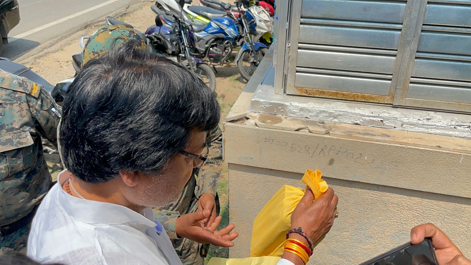 LAND AND SAND SCAM:  पूर्व मंत्री योगेंद्र साव से ईडी की पूछताछ शुरू! खुद को बताया भाग्यशाली की ईडी कर रही जांच