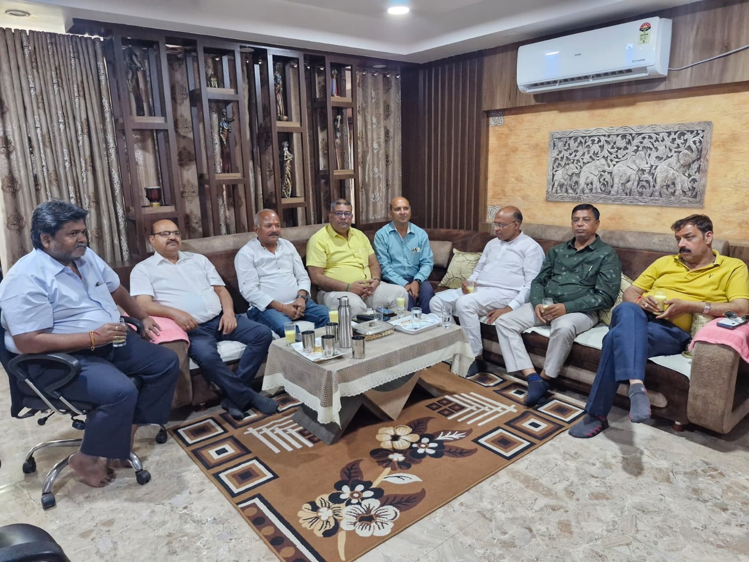 धनबाद पंहुचा मारवाड़ी सम्मेलन का प्रतिनिधि मंडल, कृष्णा अग्रवाल से की भेंट