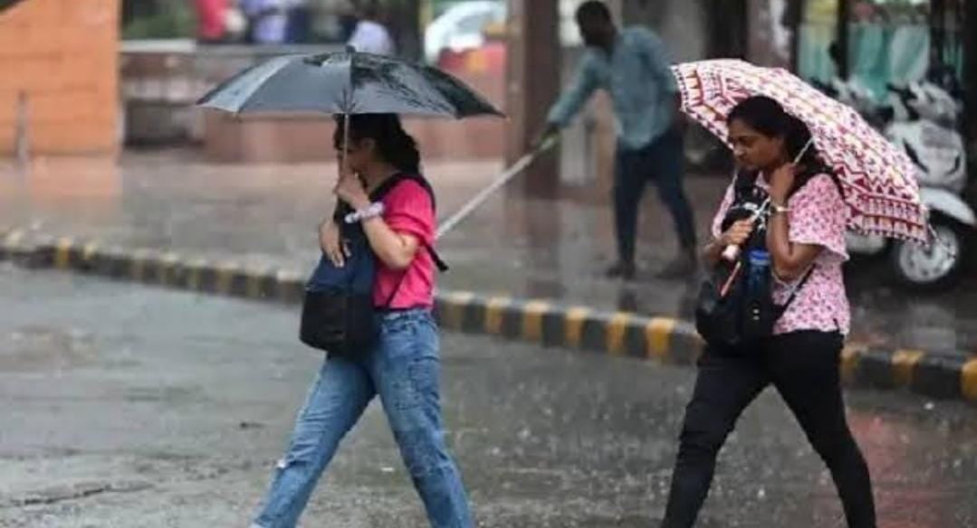 Weather Alert : झारखंड के कई हिस्सों में आज बारिश के साथ वज्रपात के आसार, पारा गिरने से गर्मी से मिलेगी राहत