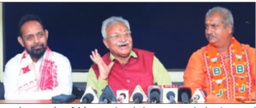 धनबाद भाजपा नेताओं का पीछा नहीं छोड़ रहा, जानिए हर जगह क्यों देनी पड़  रही सफाई