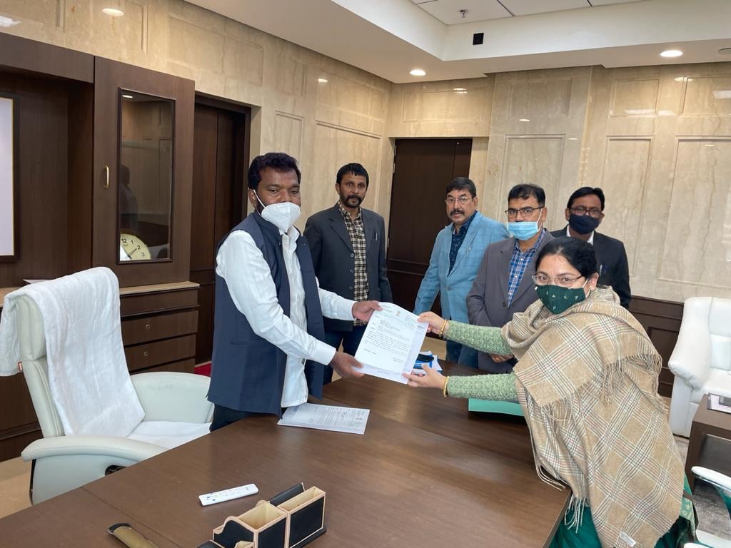 शिक्षा मंत्री से मिली विधायक, बेहतर पढ़ाई के लिए यह की मांग