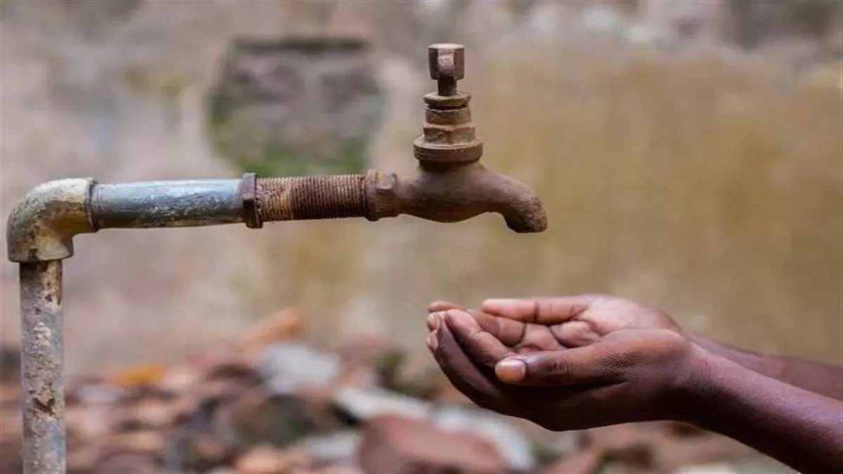 DHANBAD: एक तरफ बूंद -बूंद पानी का संकट, दूसरी ओर योजनाओं की कछुआ चाल