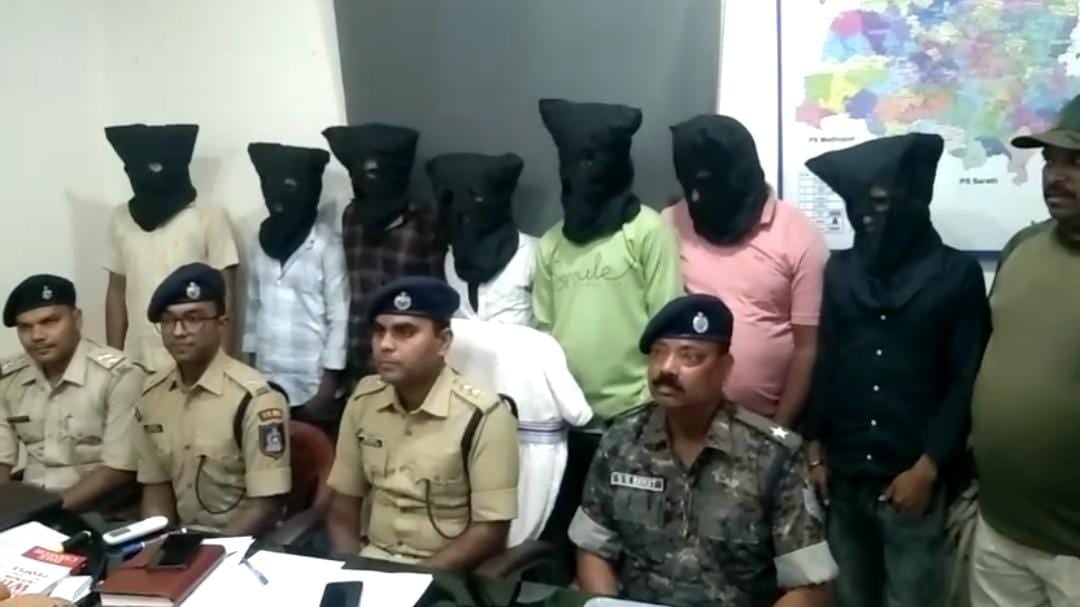 देवघर:नशे के अवैध खेल का उद्भेदन, भारी मात्रा में गांजा के साथ 7 तस्कर गिरफ्तार, पुलिस ने खदेड़ पर पकड़ा