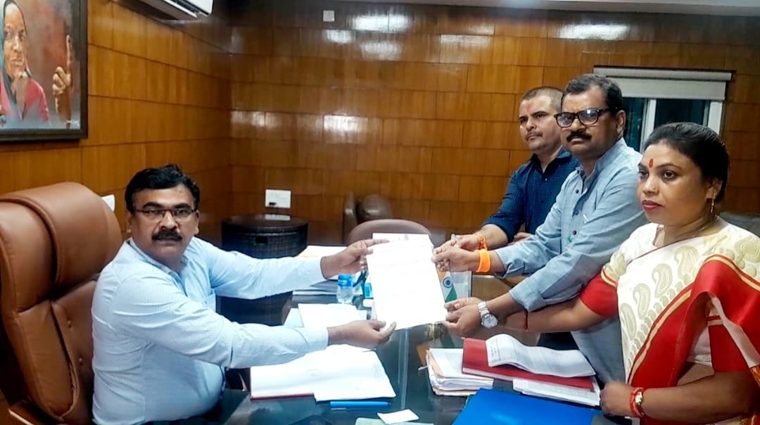 Big Breaking : भाजपा प्रत्याशी गीता कोड़ा को घंटो रखा  बंधक , झामुमो पर आरोप ! चुनाव आयोग में शिकायत दर्ज