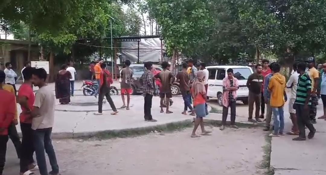 Crime News Gumla: ऑटो खड़ा करने को लेकर चाकूबाजी, एक युवक गंभीर रुप से घायल, पढ़ें पूरा मामला