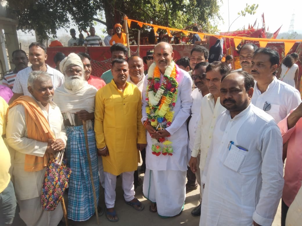 रांची: भगवती मां की शरण में एन त्रिपाठी!पूजा अर्चना कर मांगी जीत की मुराद