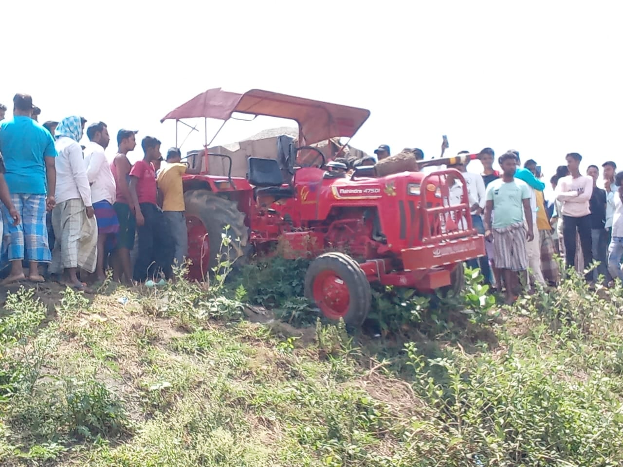 BREAKING:साहिबगंज में मां बेटी को ट्रैक्टर ने रौंदा, बच्ची की मौत, मां गंभीर