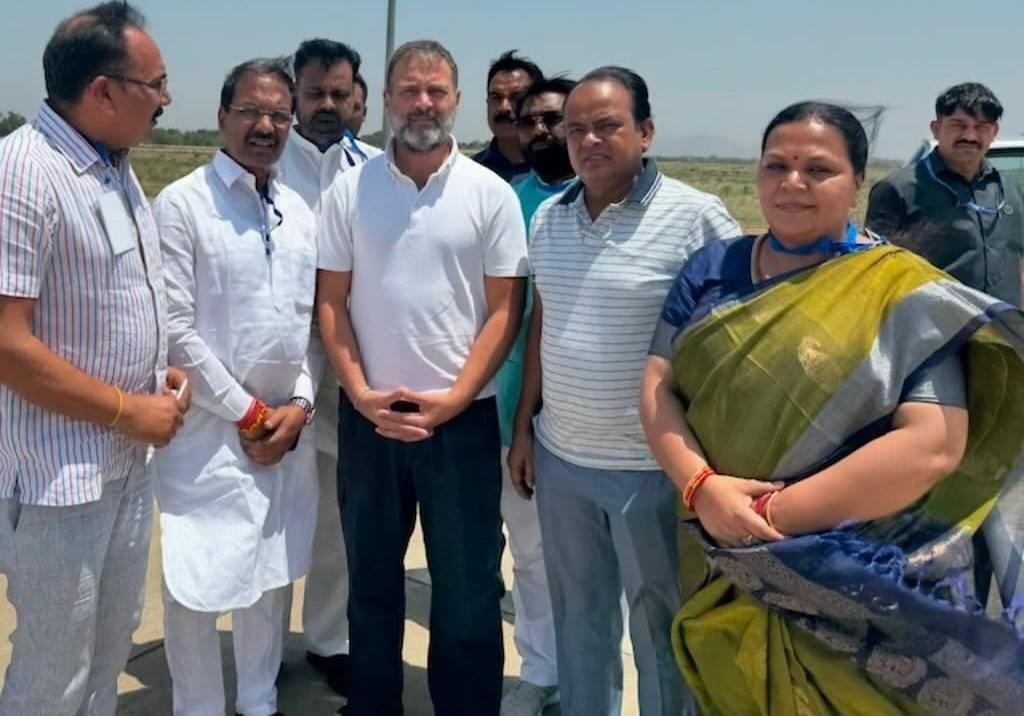 चुनाव प्रचार का केंद्र बना देवघर एयरपोर्ट, बिहार झारखंड के कई सीटों पर चुनावी जनसभा को संबोधित करने पहुँच रहे बड़े नेता