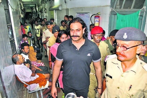 Gangster Akhilesh Singh Firing Case : कोर्ट ने पूर्व जज पर फायरिंग मामले में गैंगस्टर अखिलेश सिंह को किया बरी, जानिए क्या है पूरा मामला
