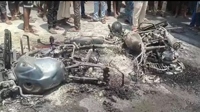 बेगूसराय में दर्दनाक सड़क हादसा, दो बाइक की टक्कर में लगी आग, तीन की मौत, एक घायल