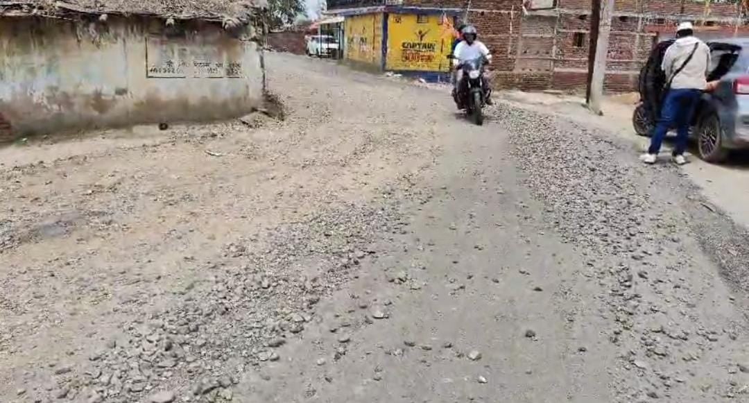 गढ़वा में PHD और PWD विभाग आमने सामने! पीएचडी विभाग की वजह से पीडबल्यूडी को हुआ करोड़ों का नुकसान, पढ़ें पूरा मामला