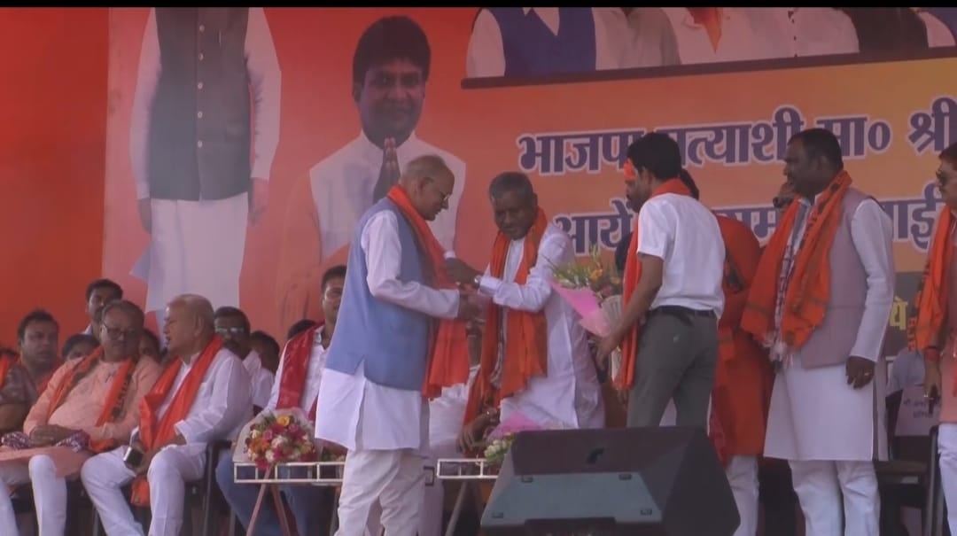धनबाद में चुनाव का बदलता रंग, बुढ़ापे में ललन चौबे ने थामा भाजपा का हाथ