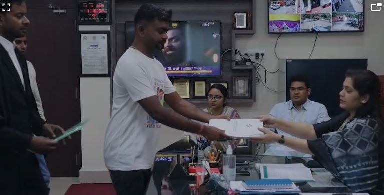 LS POLL 2024- गिरिडीह से टाईगर जयराम ने भरा पर्चा, सियासत के महारथियों के सामने युवा तुर्क की चुनौती