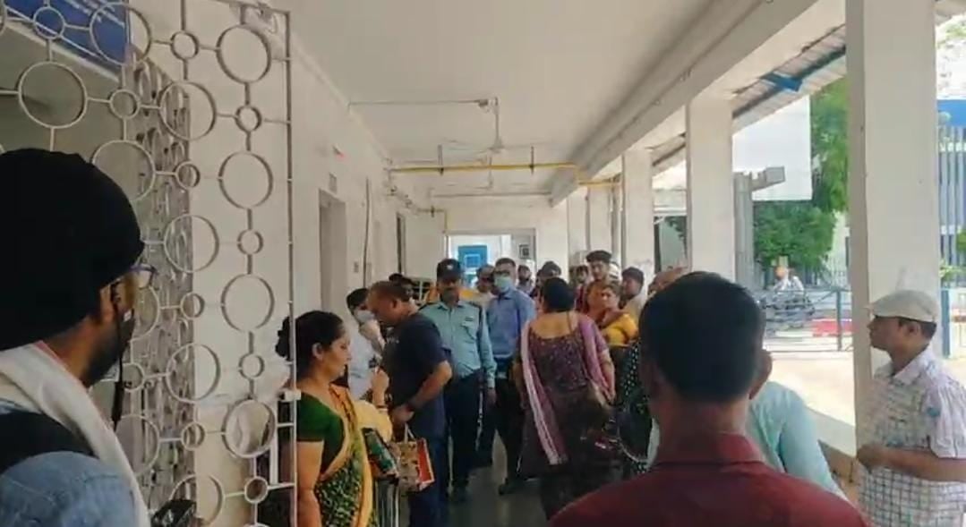 Breaking : गोलियों की तड़तड़ाहट से थर्राया जमशेदपुर! बाईक सवार 4 अपराधियों ने मोनू सिंह के घर पर की फायरिंग, इलाके में सनसनी