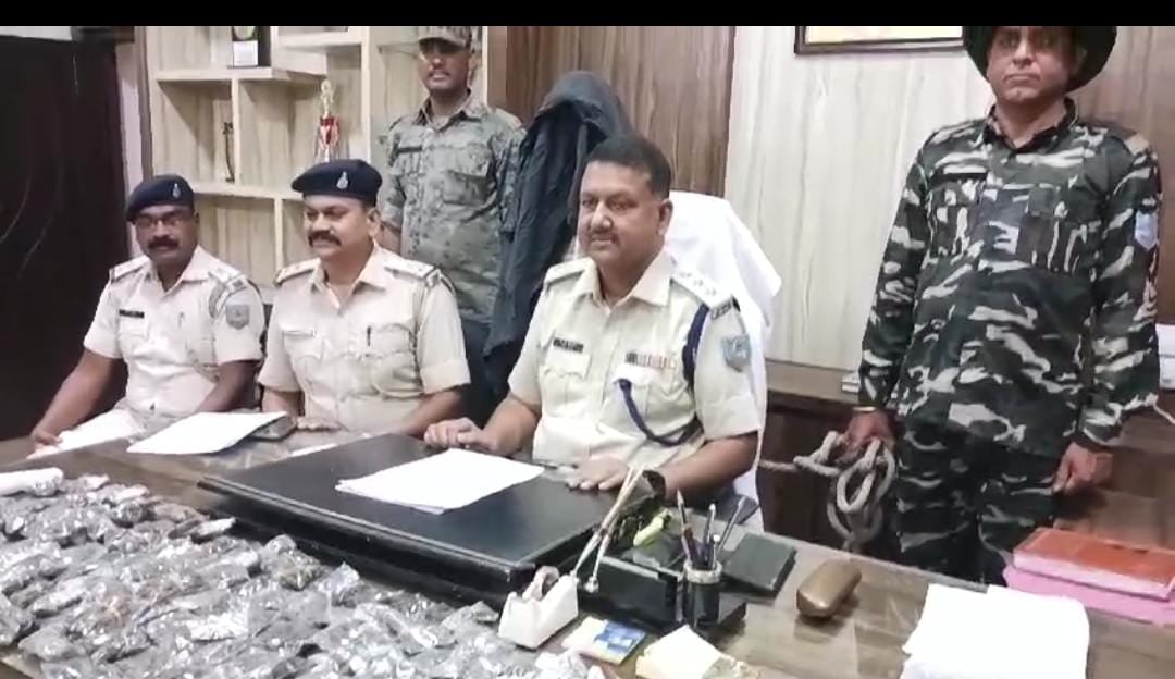 बोकारो: दुकान के पीछे चल रहा था अवैध गांजा का कारोबार, पुलिस को लगी भनक तो गिरफ्तार कर भेजा जेल