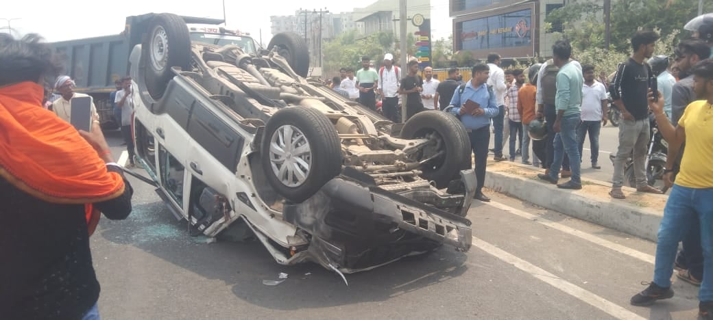 धनबाद में आठ लेन सड़क पर भीषण सड़क हादसा, अनियंत्रित स्कार्पियो ने स्कूटी सवार दो बच्चियों की ली जान