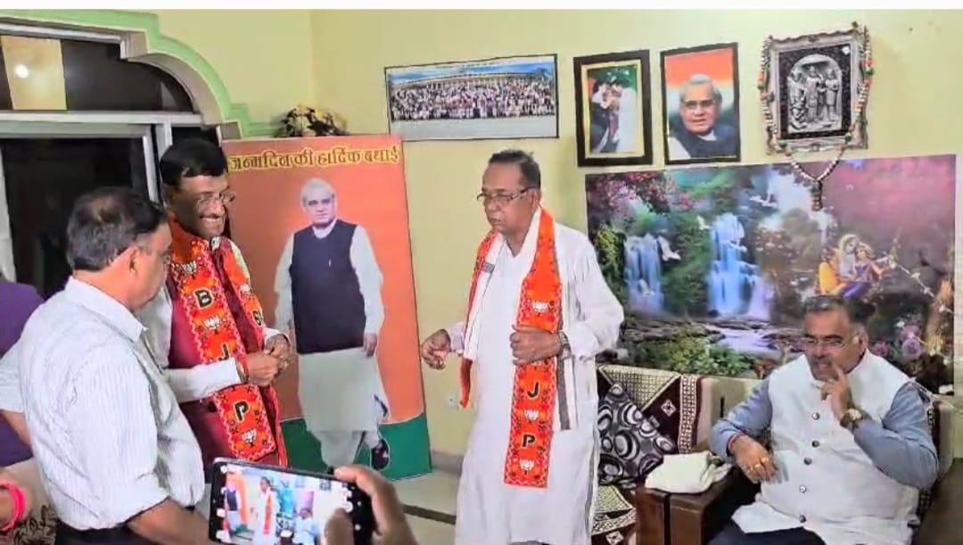 Lok Sabha Election 2024: 5 साल के अटल वनवास के बाद भाजपा में लौटे राम, भाजपा नेताओं ने  झटपट पहनाया पट्टा