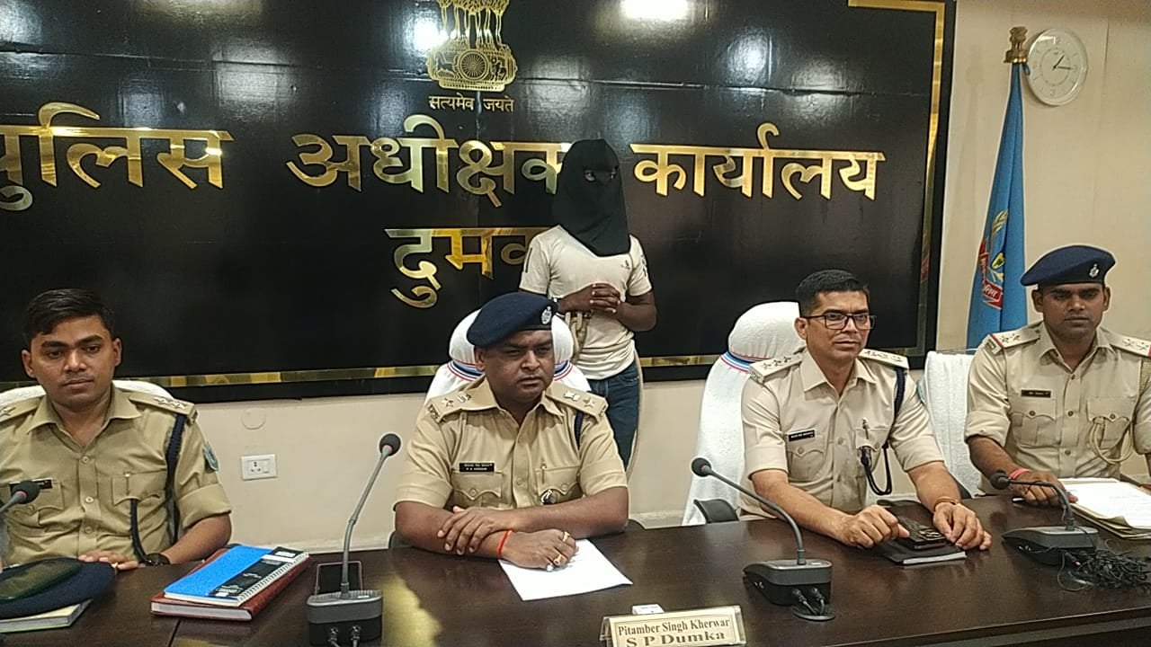 Dumka: नाबालिग प्रेमिका ने शादी से किया इंकार तो जल्लाद बन बैठा प्रेमी, दुष्कर्म के बाद गला दबाकर की हत्या, शव पर डाला एसिड