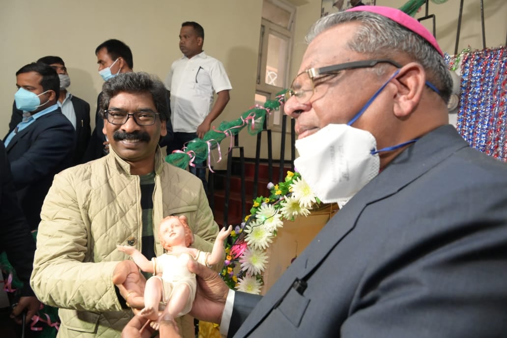 सीएम हेमन्त सोरेन आर्चबिशप हाउस पहुंचे, राज्य वासियों को क्रिसमस की बधाई एवं शुभकामनाएं दीं
