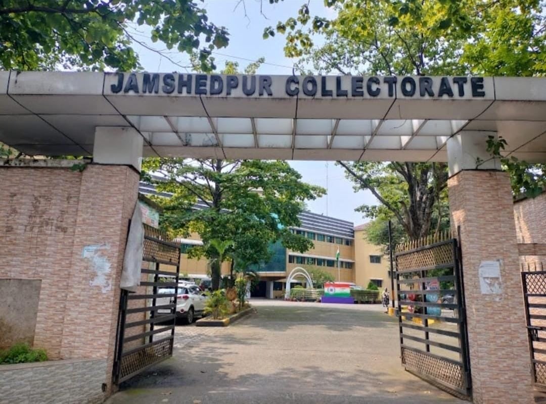 Ed Raid: कौन है जमशेदपुर कार्य प्रमंडल का राजेश रजक! जिसके आगे ‘माननीय’ भी भरते हैं पानी