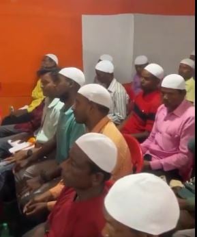 “गोल माल है, भाई सब गोल माल है” झामुमो का दावा भाजपा ने वोट के लालच में हिन्दुओं को पहनाया ‘मुस्लिम टोपी’