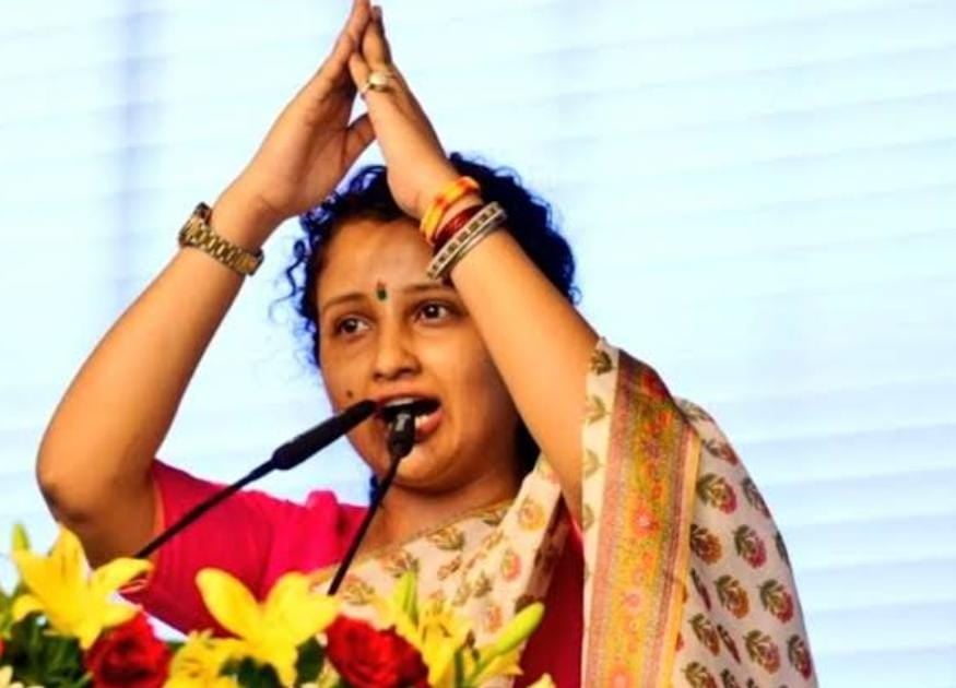 दुमका में कल्पना सोरेन की धमाकेदार इंट्री, शेरनी की तरह दहाड़ी, कार्यकर्ताओं में उत्साह का संचार कर लूट ली पूरी महफिल