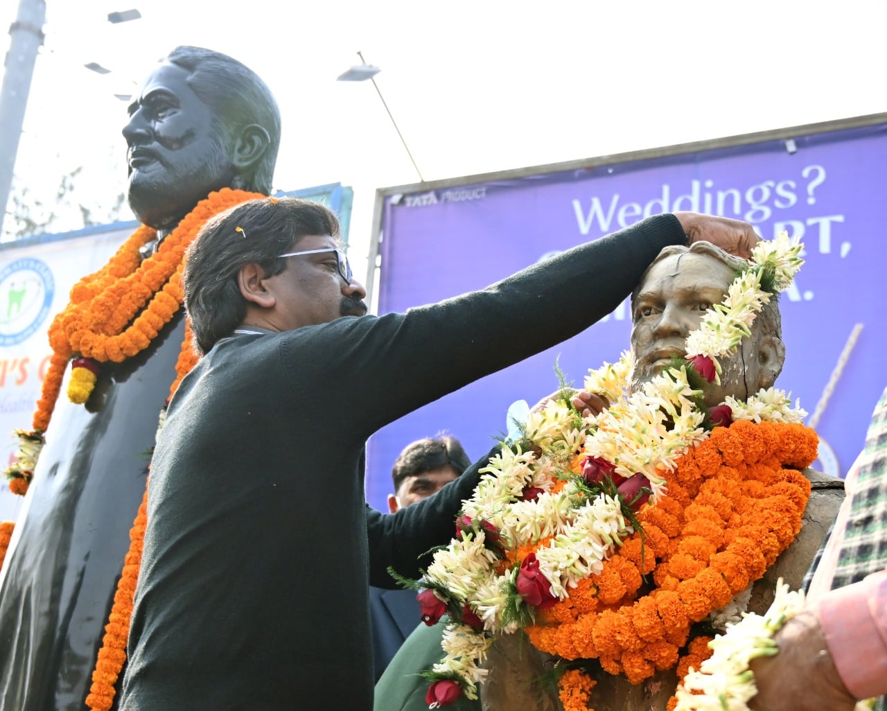 शहीद निर्मल महतो की 71 वीं जयंती : मुख्यमंत्री और JMM सुप्रीमो ने किया माल्यार्पण