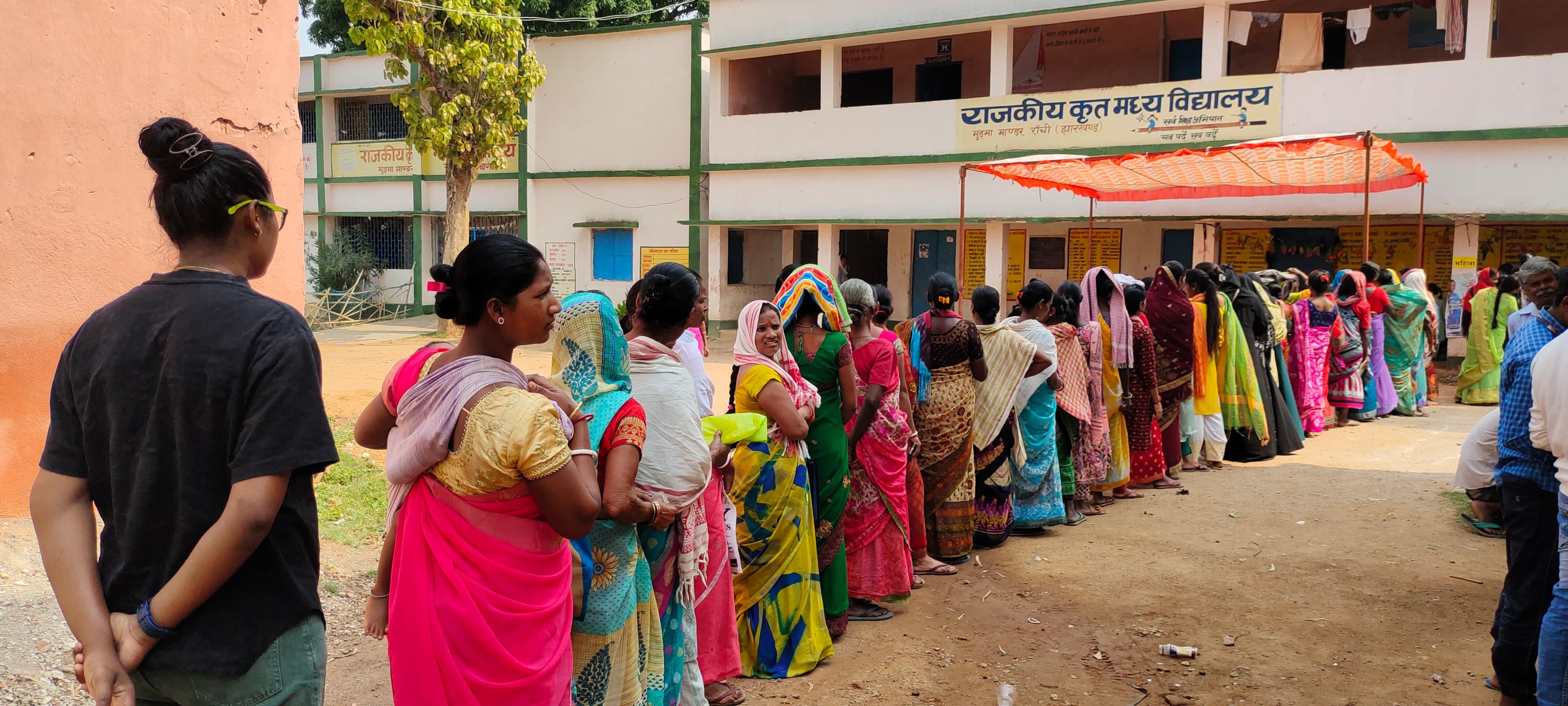 Jharkhand loksabha Election-चार लोकसभा के 45 प्रत्याशियों की किस्मत मतपेटियों में कैद, मतदान में तीन से चार फीसदी की गिरावट