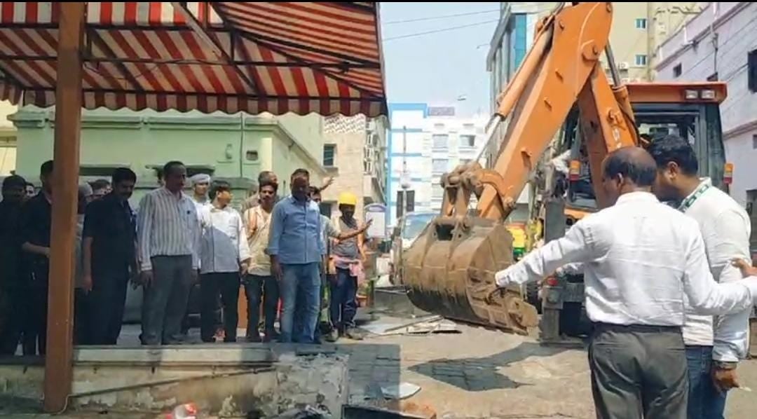 जमशेदपुर:बिल्डिंग के बेसमेंट में व्यवसाय करनेवालों पर प्रशासन सख्त, हाईकोर्ट के आदेश के बाद कई इमारतों पर कार्रवाई शुरु