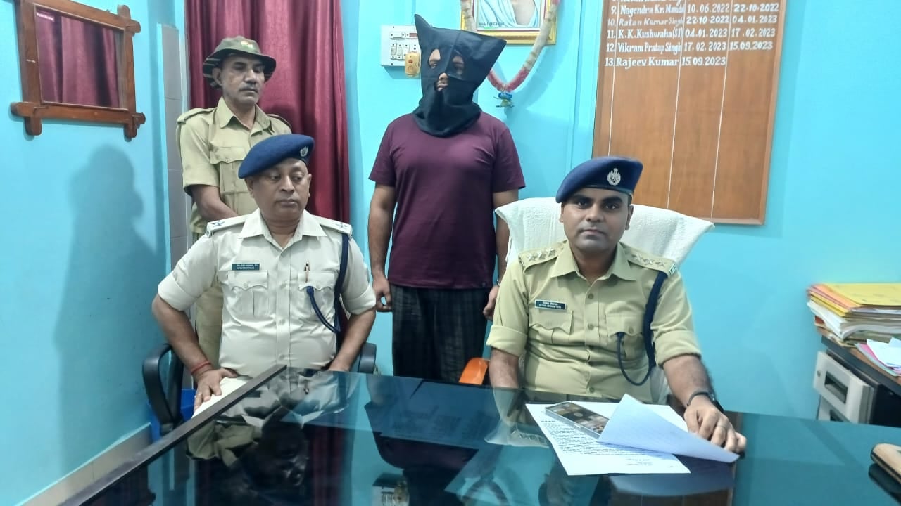 देवघर पुलिस को मिली बड़ी कामयाबी, उत्तर प्रदेश का कुख्यात इनामी गैंगस्टर को किया गिरफ्तार