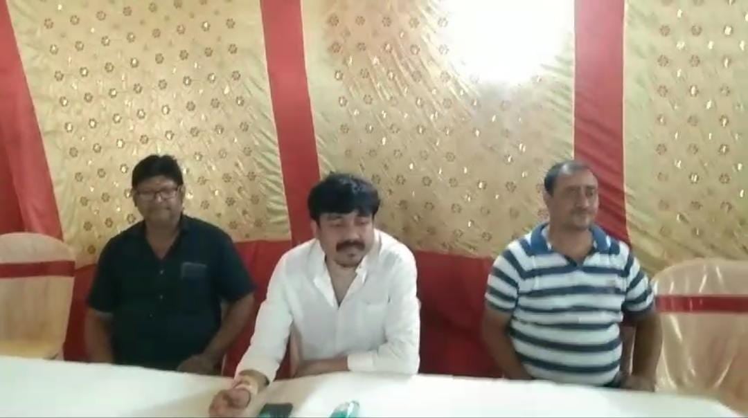 कभी थे करीबी अब निशिकांत दुबे पर जमकर भड़ास निकाल रहे हैं अभिषेक, जानिए क्या है वजह