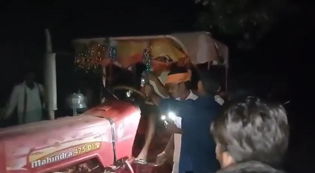 Gadhwa News : झारखंड में पत्थर माफियाओं के हौसले बुलंद! पुलिस की मौजूदगी में जब्त ट्रैक्टर ले भागे तस्कर, पढ़ें क्या कर रहा है प्रशासन
