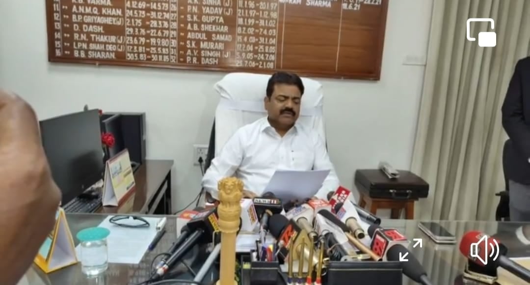 सोलर पैनल से विद्युत आपूर्ति वाला झारखंड में तीसरा सिविल कोर्ट बना धनबाद, फाईलों का हो रहा डिजिटिलाइजेशन