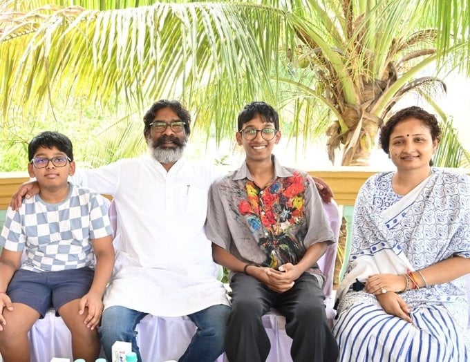 Gandey by-election: “नई पारी की शुरुआत का आशीर्वाद मिल रहा, लेकिन आपकी कमी खल रही” कल्पना सोरेन का भावुक पोस्ट