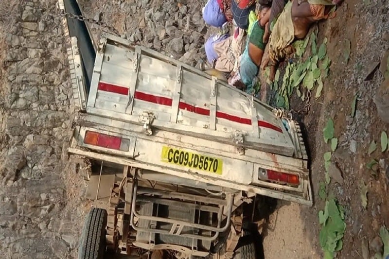BIG BREAKING : छत्तीसगढ़ में बड़ा हादसा, गहरी खाई में पिकअप पलटने से 18 लोगों की मौत, 10 से ज्यादा घायल