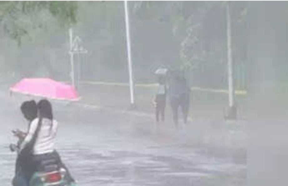 Weather Forecast:झारखंड पर मौसम मेहरबान!  तीन दिन और बरसेंगे बदरा, पढ़ें आज के मौसम का हाल