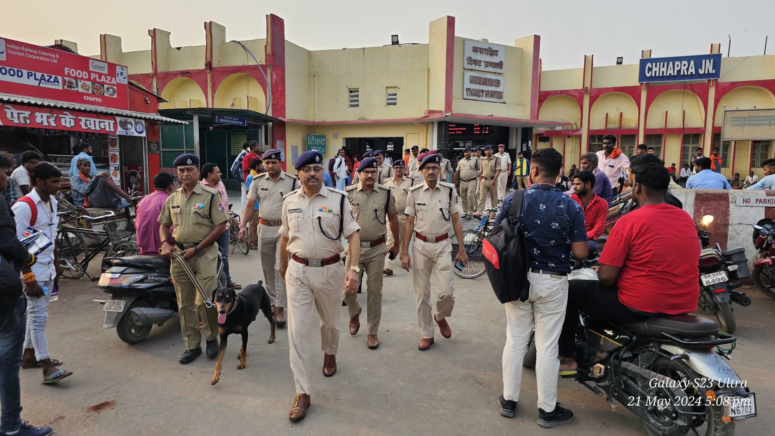 छपरा चुनावी हिंसा:  रोहिणी और मृतक के पिता ने मामले को लेकर दर्ज कराई एफआईआर, छपरा में हाई अलर्ट, इंटरनेट सेवा की गई बाधित