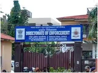 BIG BREAKING : पूर्व मंत्री आलमगीर के पीएस के सहायक जहांगीर के घर पहुंची ईडी की टीम, कर रही जांच