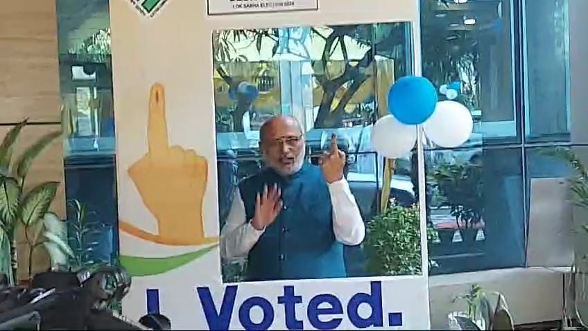 Jharkhand Loksabha: राज्यपाल सीपी राधाकृष्ण ने किया मतदान,लोगों से देश के पर्व में बढ़-चढ़ कर हिस्सा लेने की अपील