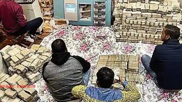 पीयूष जैन के घर तीसरे दिन भी छापेमारी जारी, नोट गिनने वाली और मशीनें मंगाई गईं