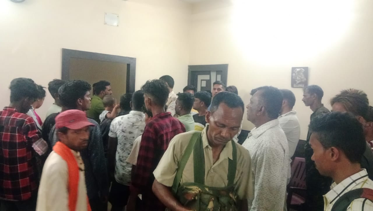गुमला: इलाज के दौरान 4 माह के मासूम की मौत, परिजनों ने इलाज में लापरवाही का आरोप लगाते हुए किया जोरदार हंगामा