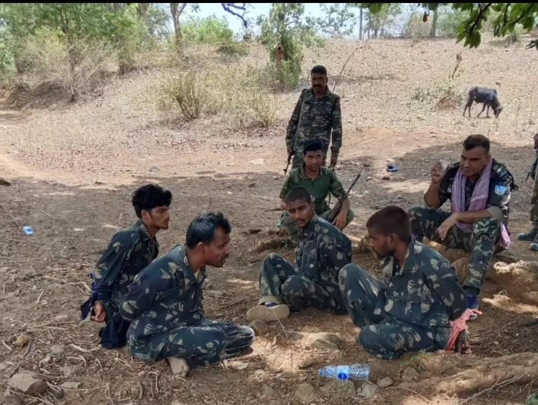 Breaking: गढ़वा पुलिस को मिली सफलता, बड़ी घटना को अंजाम देने के फिराक में आए चार नक्सली को किया गिरफ्तार