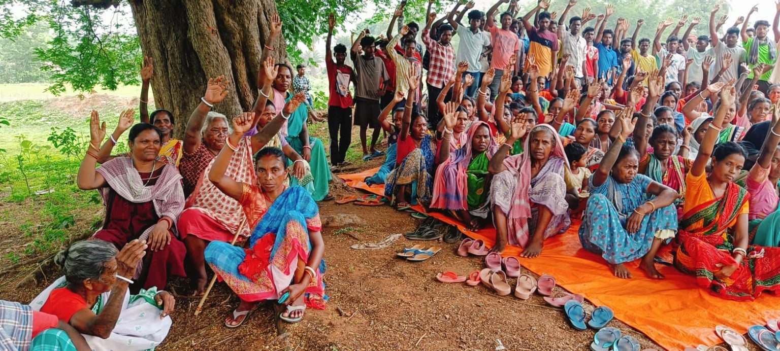 दुमका: कोयला डंपिंग यार्ड के विरोध में बागडुबी के 376 मतदाताओं ने किया वोट बहिष्कार,समझाने में जुटे अधिकारी