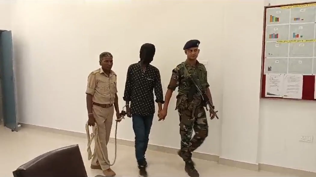 गुमला पुलिस को मिली बड़ी सफलता, ब्राउन शुगर और पिस्टल के साथ एक युवक गिरफ्तार