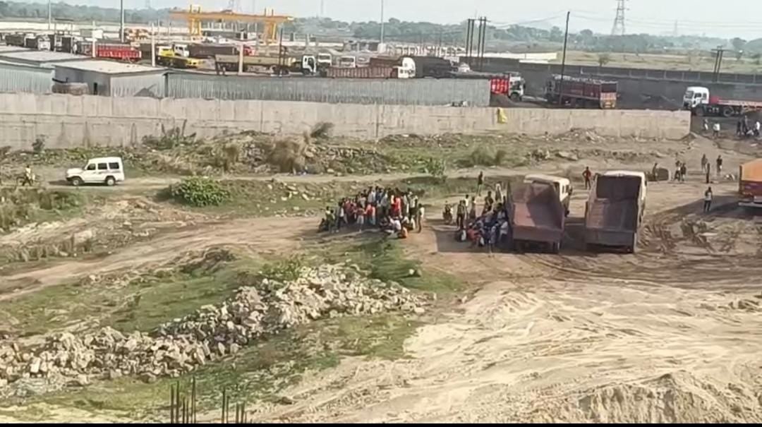 सरायकेला:तीन दिन से लापता युवक का कूजू नदी में तैरता मिला शव, हत्या की जताई जा रही है आशंका