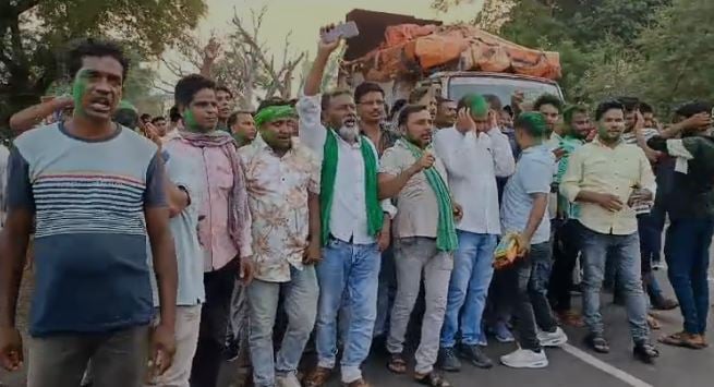 Election 2024 : जश्न में डूबा सांसद नलिन सोरेन का क्षेत्र,हर ओर उड़ रहे रंग गुलाल