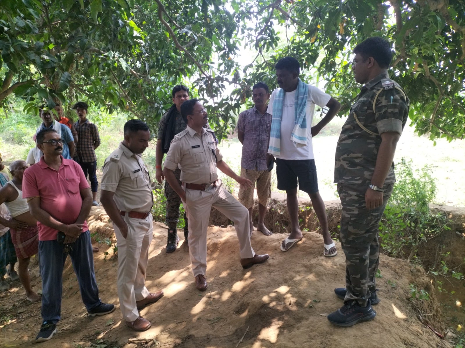 गोड्डा से दुःखद खबर! पेड़ से लटका मिला नाबालिग जोड़े का शव, इलाके में सनसनी