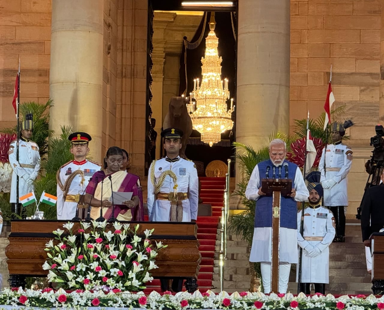 ईश्वर की शपथ लेते हुए नरेंद्र मोदी ने तीसरी बार ली प्रधानमंत्री पद की शपथ